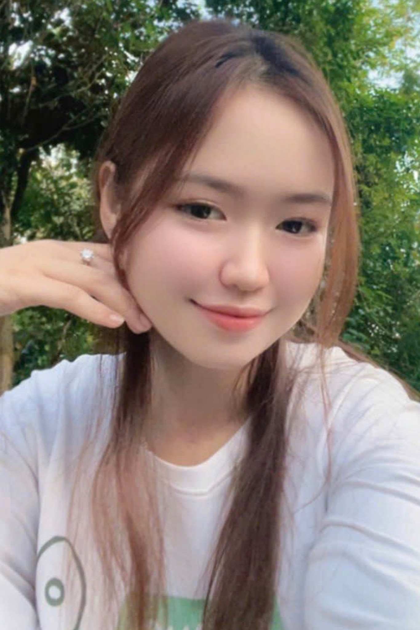 周萱妍(Zhōu Xuān Yán)